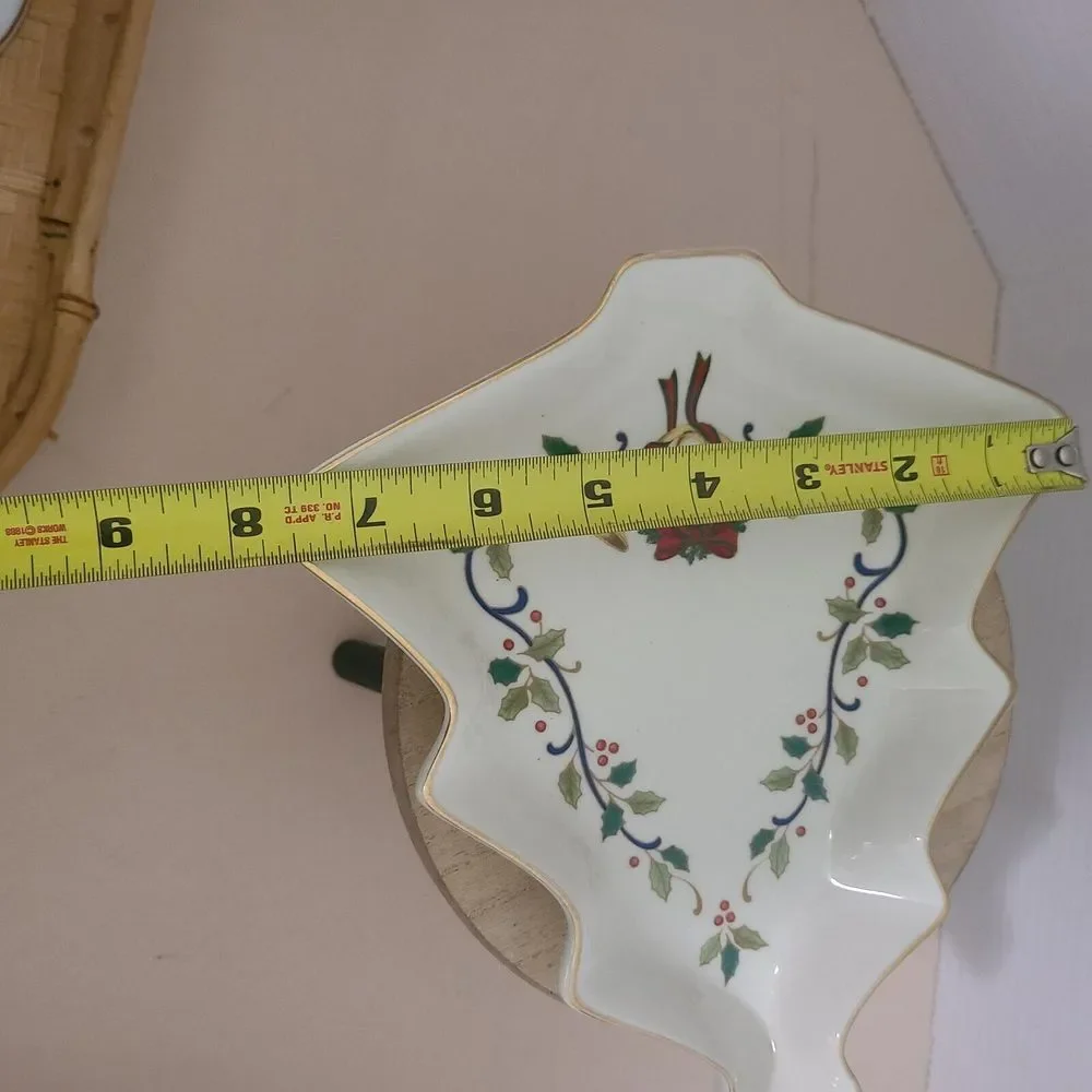 Mikasa Christmas Tree Candy Nut Dish Holiday Elegance Porcelain Gold Trim‎ FK001